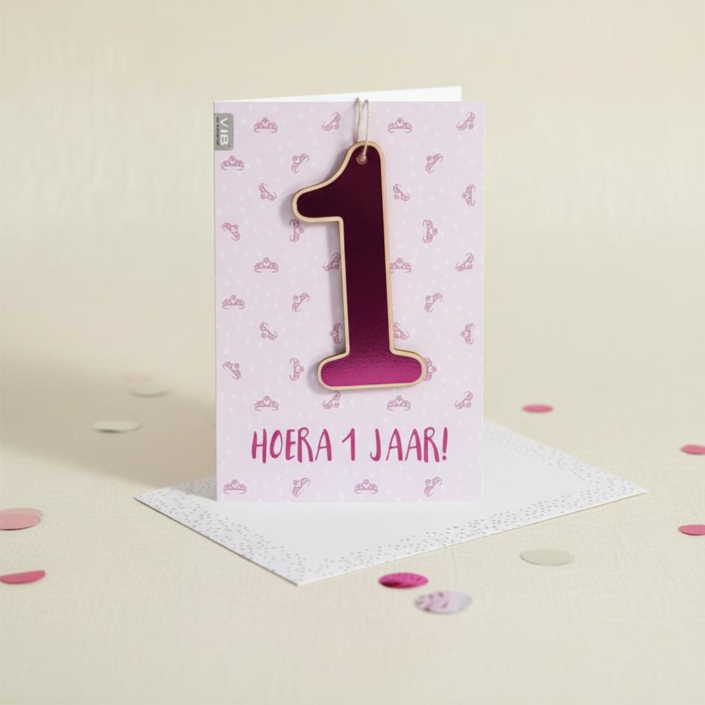 VIB_Wenskaart_Met_Houten_Hoera_1_Jaar_Roze_1
